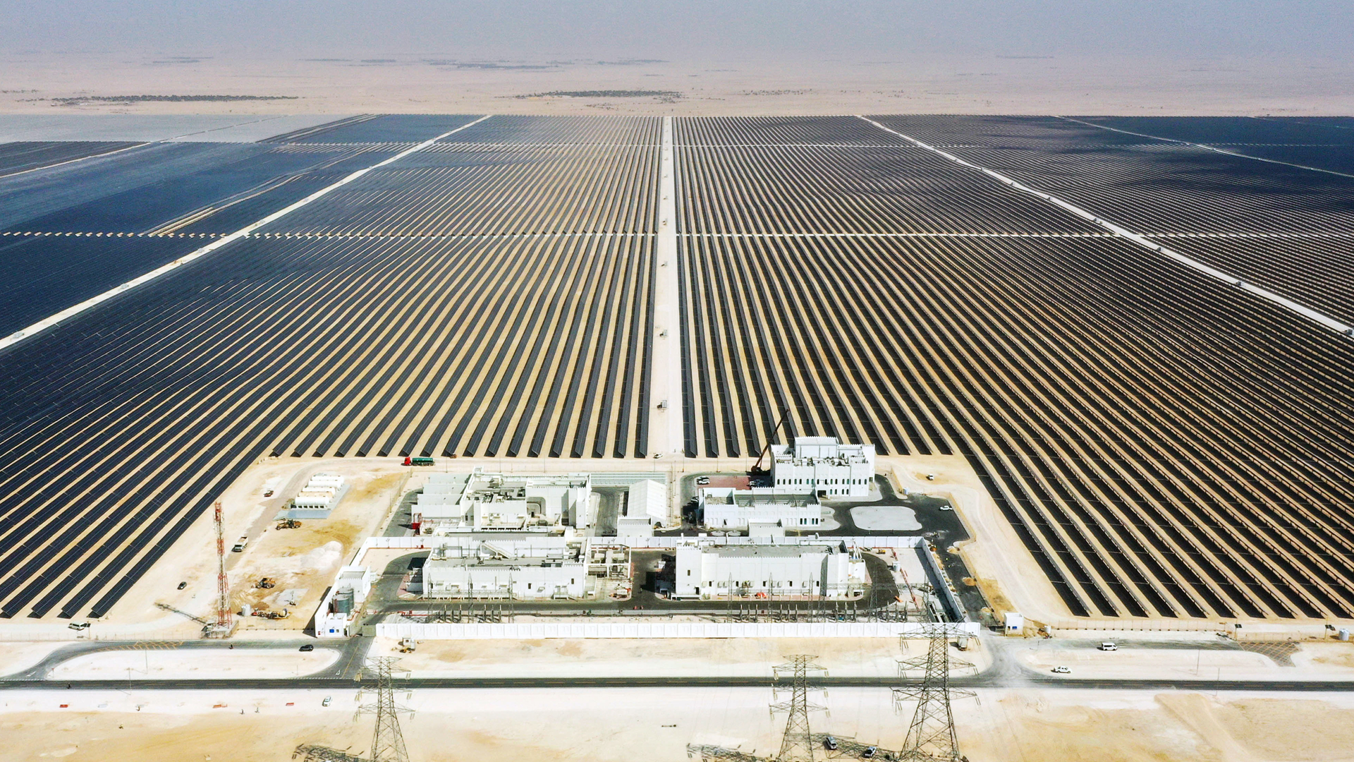 沙漠亮起“光伏鹰眼”