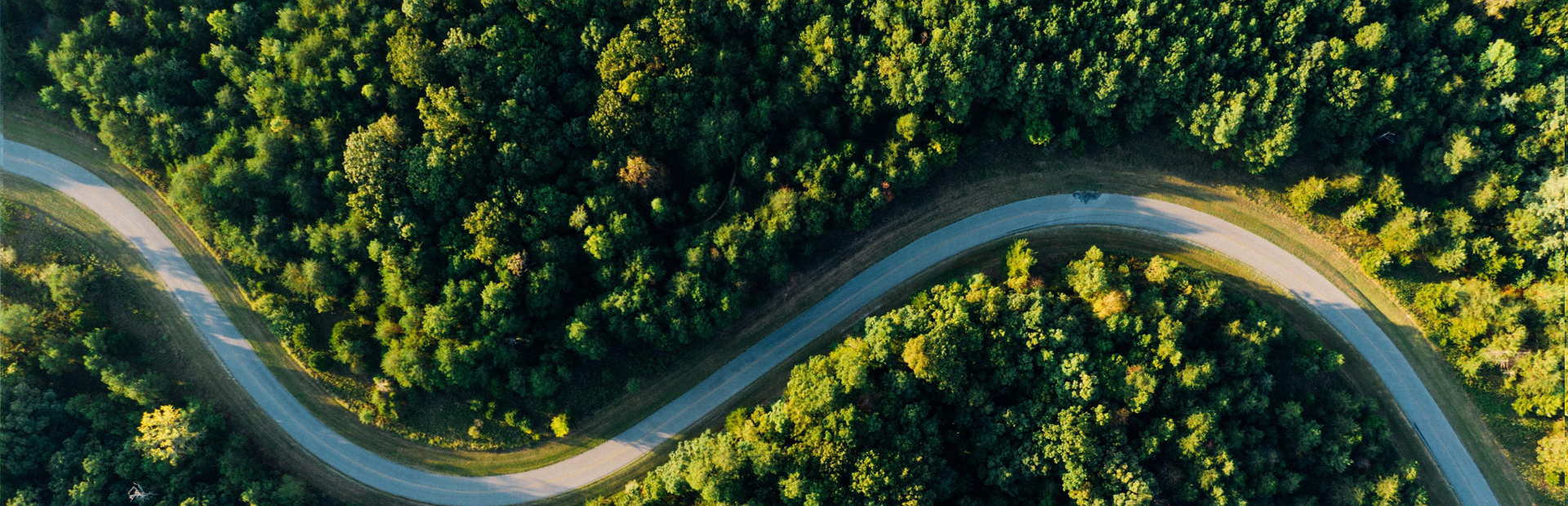 积极应对气候变化，以技术创新推动绿色生产运营，助力低碳供应链发展，实现企业气候目标。