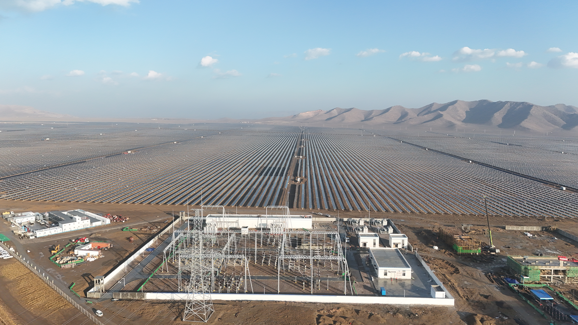 华电乌兹别克斯坦吉扎克500MWac光伏电站