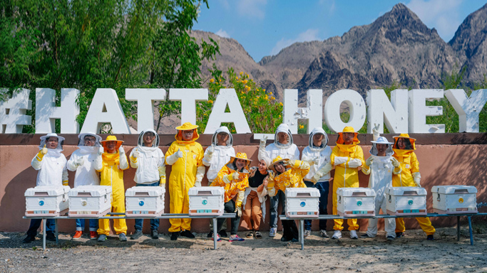 公司发起“全球志愿服务周”，以“Go For Nature”为主题，每年在全球范围内开展志愿服务活动，传递公益力量。截至2024年底，累计员工志愿者 2341人，累计志愿服务时长8304小时。