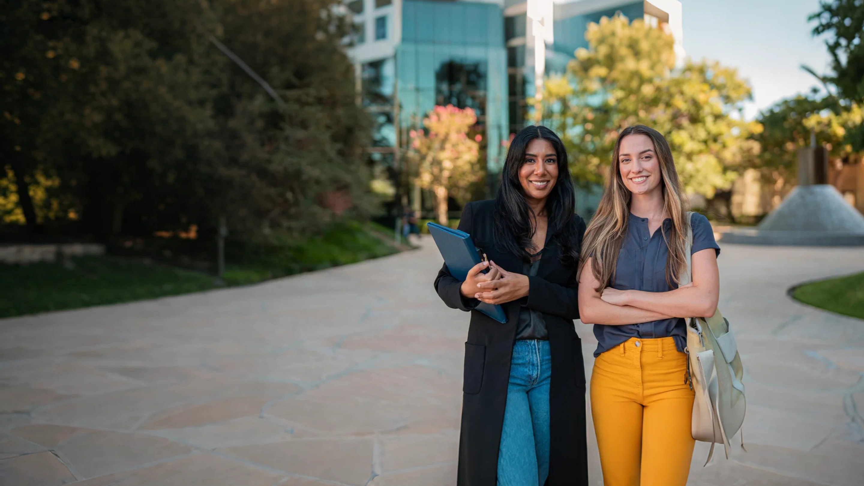 创新思维 · 勇于突破常规，乐于用新视角、新方法开创新局面。