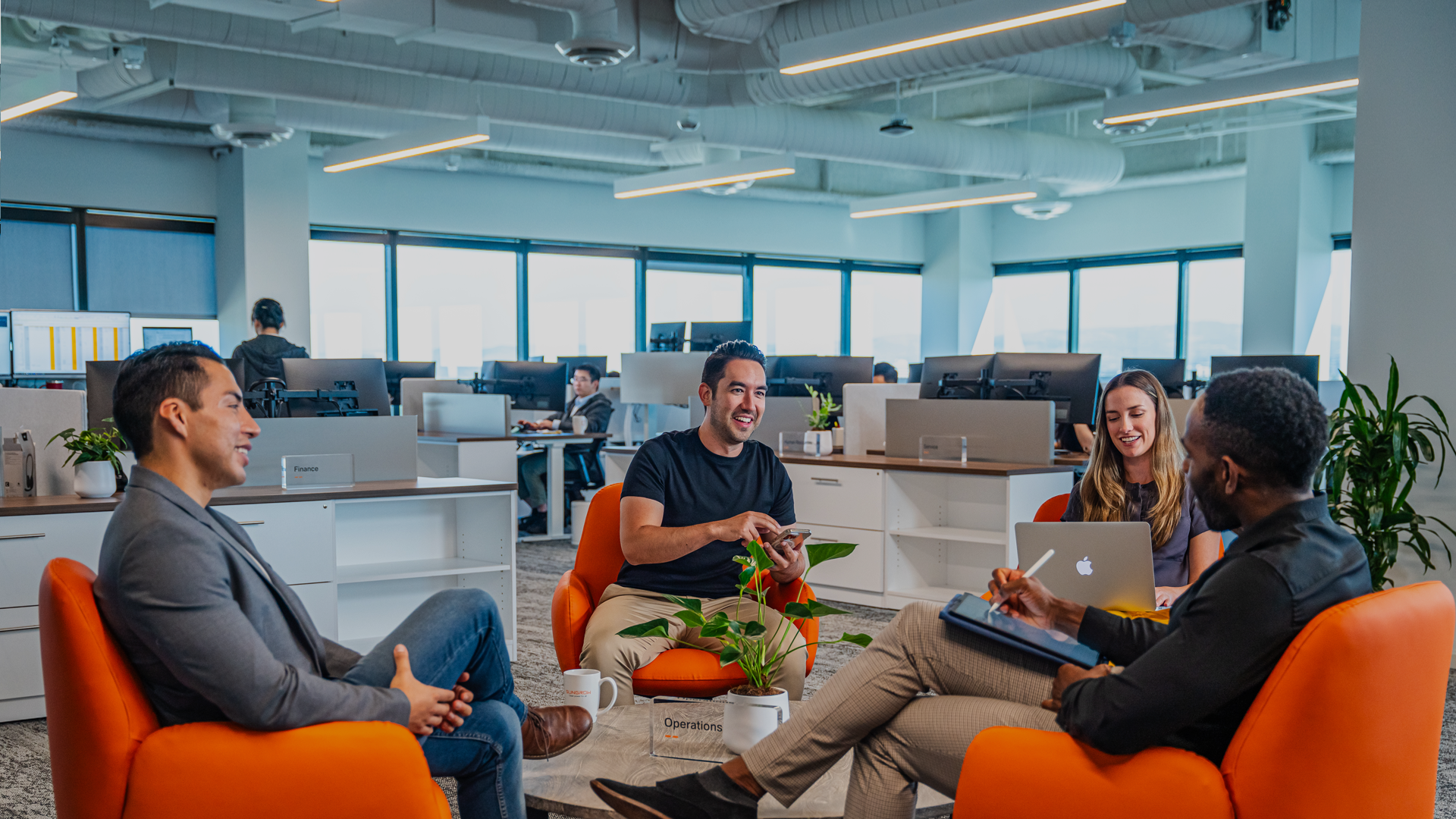 系统思维 · 从全局出发思考关联，在复杂体系中把握关键与长效。