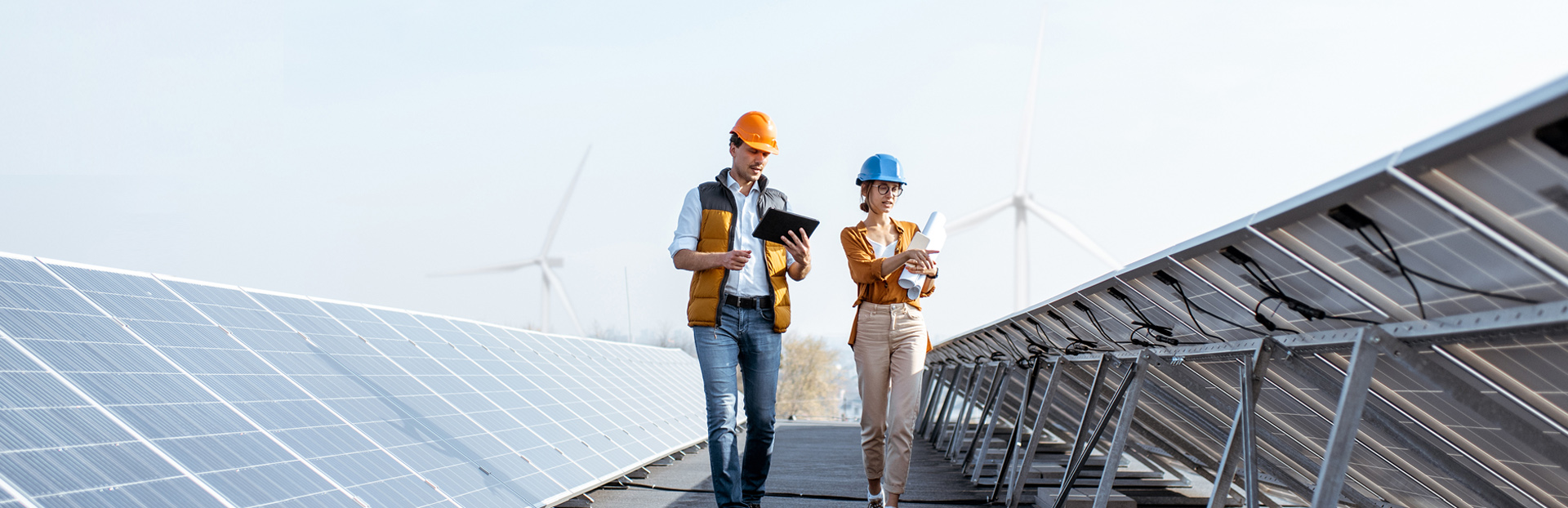 关注供应链管理的合规性和可持续性，推进合作伙伴践行高标准社会及环境标准，持续满足并超越全球客户期望，实现合作共赢。