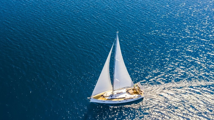 公司制定内部管理文件，对已识别风险建立应对方案，明确责任部门，确定风险预警指标，确保各类风险可防可控。针对政策性风险，公司定期追踪和分析政策变动趋势、开拓多元化的业务模式和收入；对环境管理风险的应对措施包括开展环境管理体系认证、污染物和有害物质防控等。针对合规风险、信息安全风险等也有相应的风险应对策略。建立风险监测机制，定期更新《组织情景分析表》与《利益相关方及其需求清单》，每年至少一次对各项风险进行全面、动态监测与管理，及时准确地掌握风险变化。根据《企业合规管理办法》及相关管理体系标准要求开展合规风险管理评审工作，管理评审频率不少于每年一次。公司定期自行或委托具有专业资质的外部机构开展风险管理体系有效性评价，重点关注可能存在风险管理缺失、遗漏或薄弱的环节，全面客观评价风险管理体系运行真实情况。