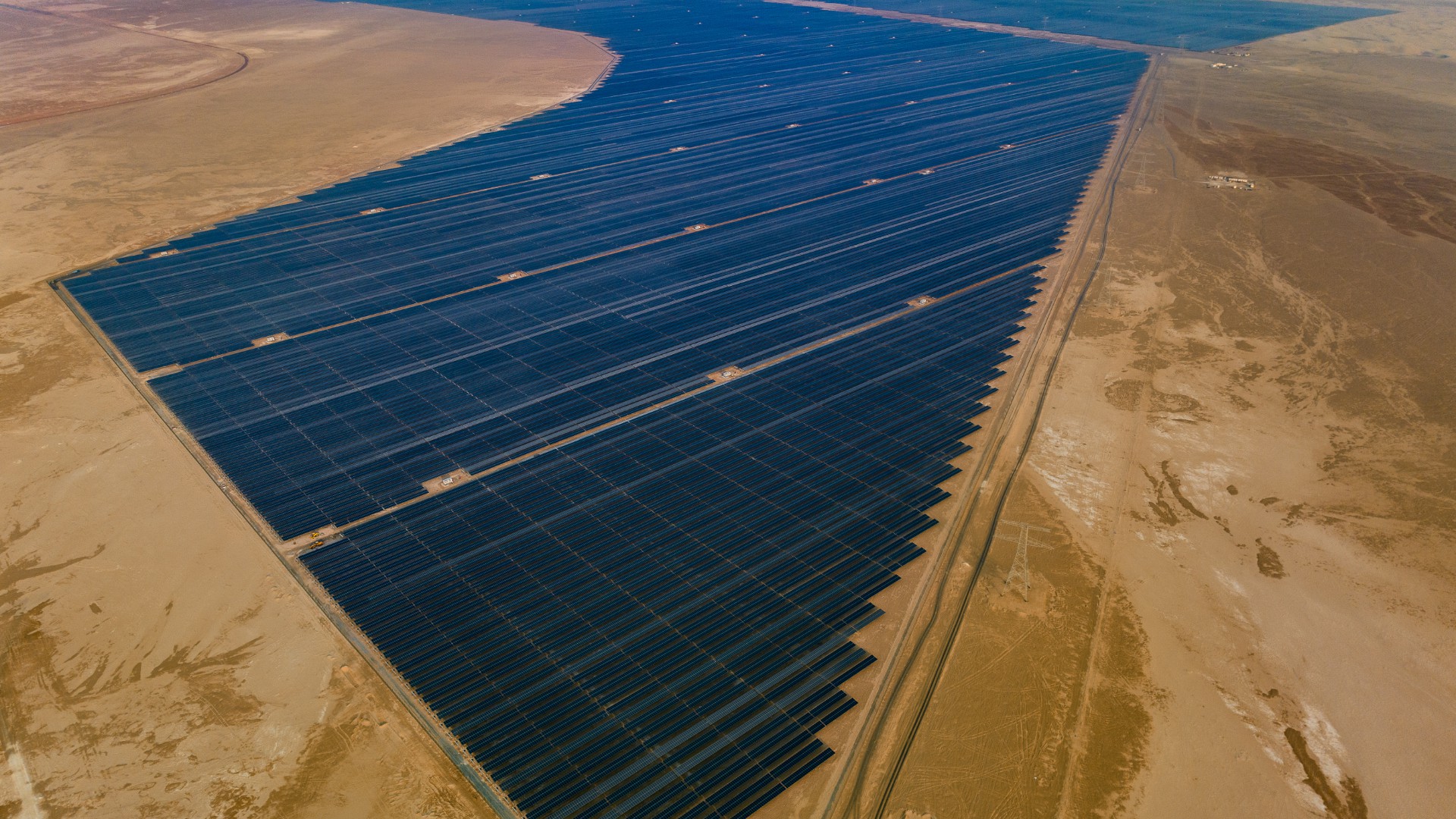 阿布扎比 Al-Dhafra2.1GW光伏项目